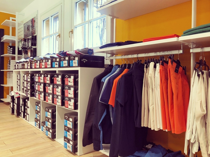 arredamento negozio abbigliamento sportivo golf club castelconturbia pro shop (11)